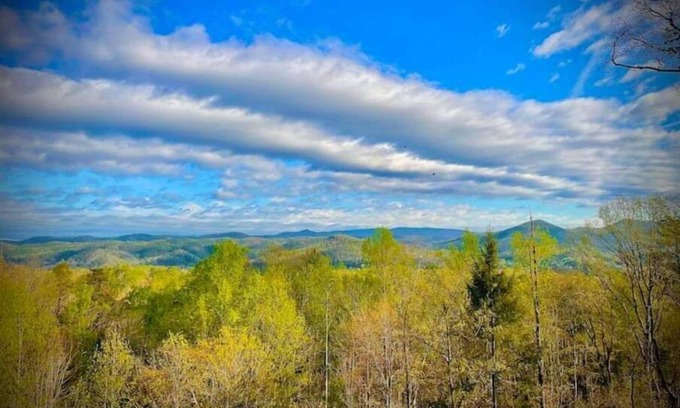 Townsend Cabin | Smoky Mountain Cabin With Private Deck Hot Tub Close to National Park