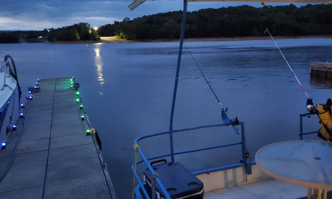 Morristown Boat Rental | Smoky Mountain Lake Life. Family oriented with park. Disc golf on location.