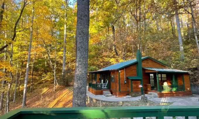 Franklin Cabin | Smoky mountains secluded cabin retreat in Franklin !