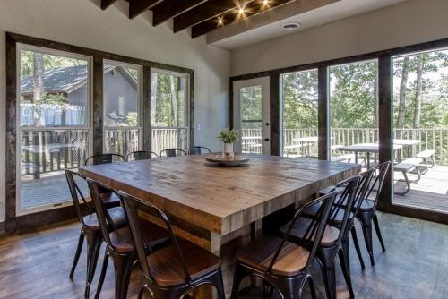 Gatlinburg - Pigeon Forge House | Smoky Vista Resort, Amazing Views, Hot Tub, 685 FREE tickets each paid day!