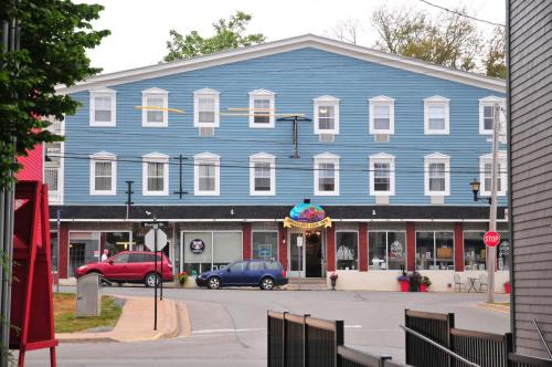 Lunenburg Waterfront Hotel | Smugglers Cove Inn