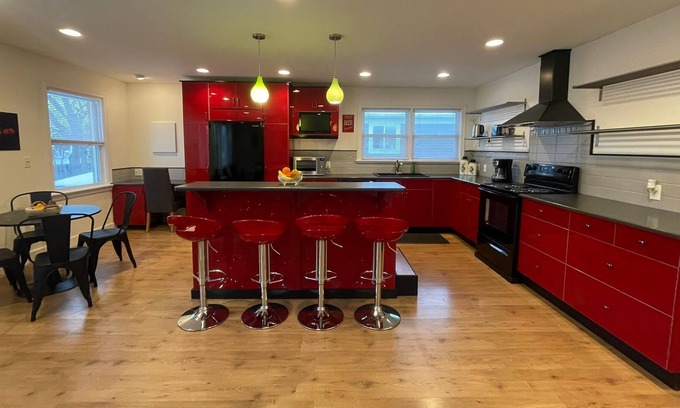 Byron Apartment | Snazzy 2-Bedroom Unit in the Heart of Byron