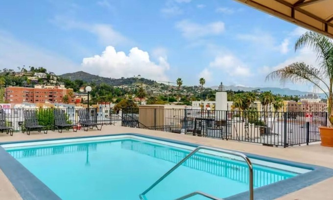 Little Armenia Apartment | Snazzy 2Bd Apt/Rooftop Pool with Stunning view of the City & the Hollywood Sign