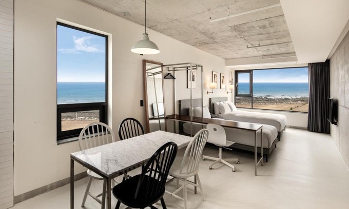 Jungmun Hotel | SNOB Boutique Stay