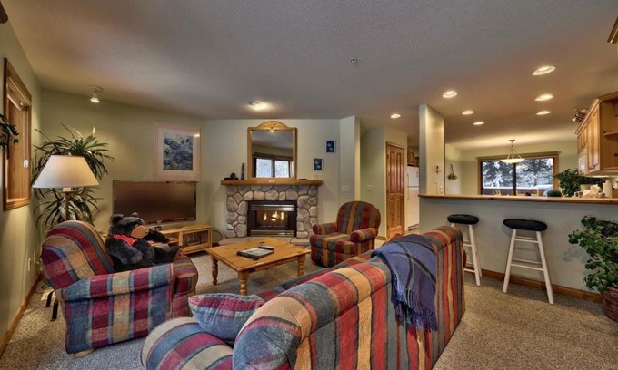 Sun Peaks Apartment | Snow Creek Village #20 By Bear Country