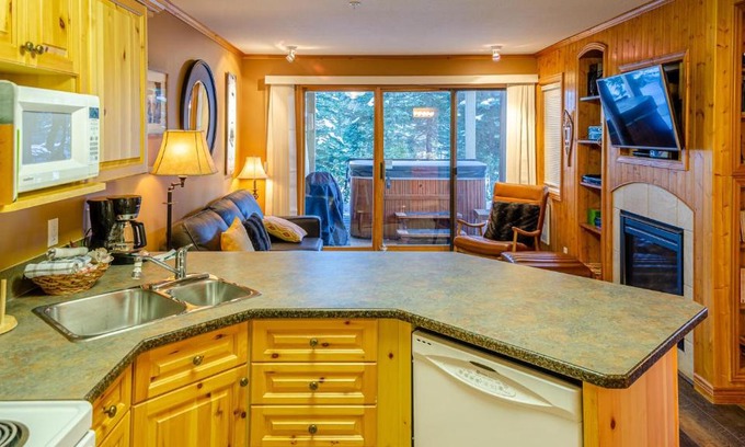 Sun Peaks Apartment | Snow Creek Village #48 By Bear Country