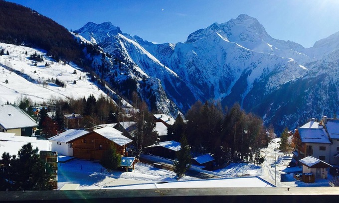 Les Deux Alpes Apartment | SNOW FRONT 20 M OF "DIABLE" LIFT, CLEANING INCLUDED, POSSIBLE TO RENT 2 APARTS