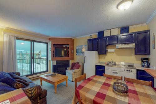 Big White Ski Resort Apartment | Snow Ghost Inn 326