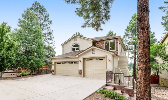 Ponderosa Trails House | Snowbird-Friendly Home with High-Speed WiFi, Gas Fireplaces, and Washer/Dryer