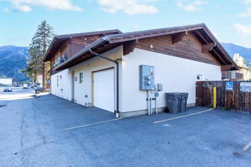 Leavenworth House | Snowcreek Birch - Hot Tub - 8 People