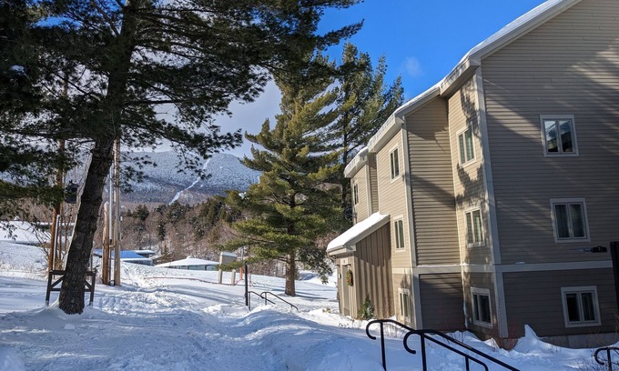 Warren Condo | Snowcreek Condo - SKI ON/SKI OFF Sugarbush Ski Resort