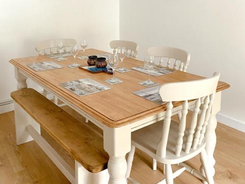 Fishguard House | Snowdrop Cottage
