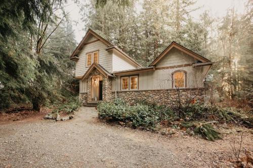 Glacier House | Snowline Cabin 34 - Great English Tudor-style home with hot tub Now with Wifi