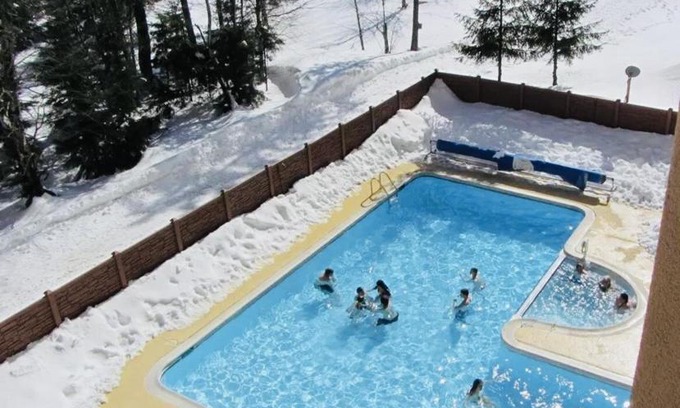 Snowshoe Apartment | Snowshoe Ski-in & Ski-out at Silvercreek Resort - Family friendly, jacuzzi, hot tub, mountain views