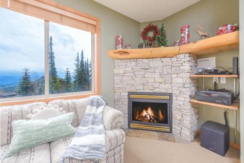 Big White Ski Resort Ski Chalet | Snowy Creek Chalet