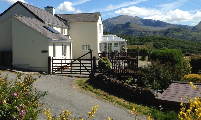 Gallt Y Foel Cottage | Snug, centrally Cottage With Enviable Lake and Snowdon Massif Views.