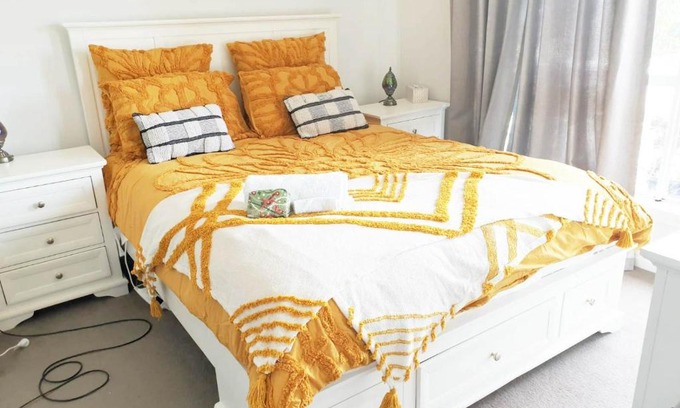 Officer Bed & Breakfast | Snug & cozy ensuite in a new house