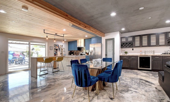 Cox Heights House | So Scottsdale Modern Bungalow w/6 Bdrms!