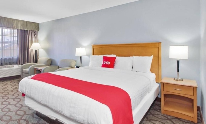 Ingleside Hotel | Soak in Sun by USS Lexington, Outdoor Pool, King Bed & Breakfast