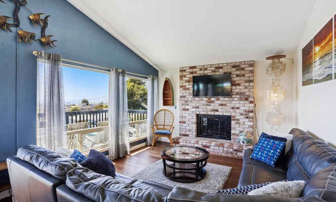 Aptos House | Soaking in Seacliff – Oceanview Getaway with Hot Tub & Private Backyard