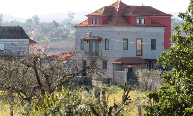 Seia House | Solar dos Alperces Double bedroom, private bathroom. Price/room/night
