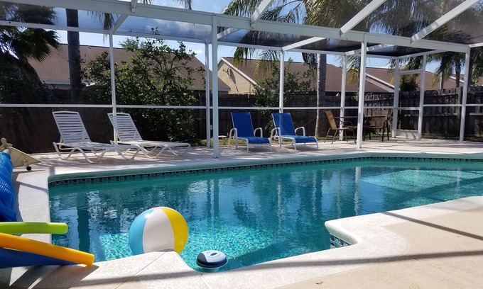 South Pointe of Tampa House | Solar panels for pool heat and a solar blanket as well. Some dog breeds allowed.