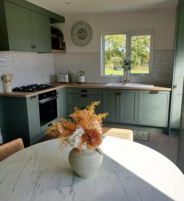 Mountshannon House | Solas na Gealai, entire house, sleeps 8