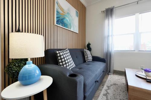 Crescent Beach House | SōLE #4,2 BR-Riverview-2 min to BEACH-Launch Views-Balcony