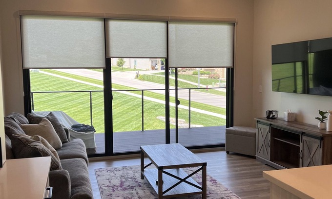 Manhattan Condo | Solheim Luxury 2 BR Condo - Colbert Hills & Sunset View