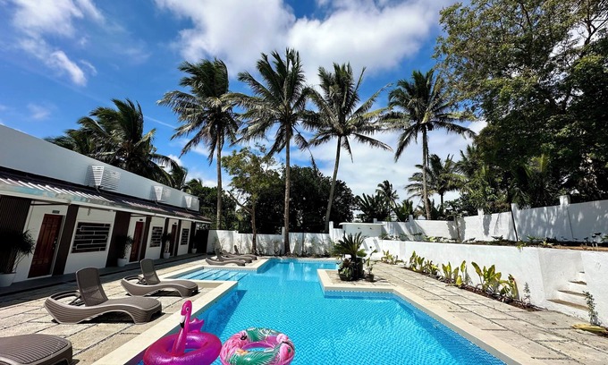 Amadeo Apartment | Solstice Suites With Pool 52 Pax capacity