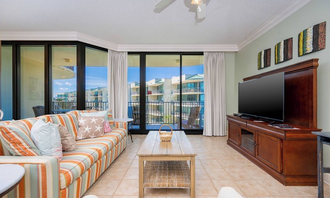 Orange Beach Condo | Some choose the BAY over the BEACH! 2 BR 2 BA @ Phoenix On The Bay
