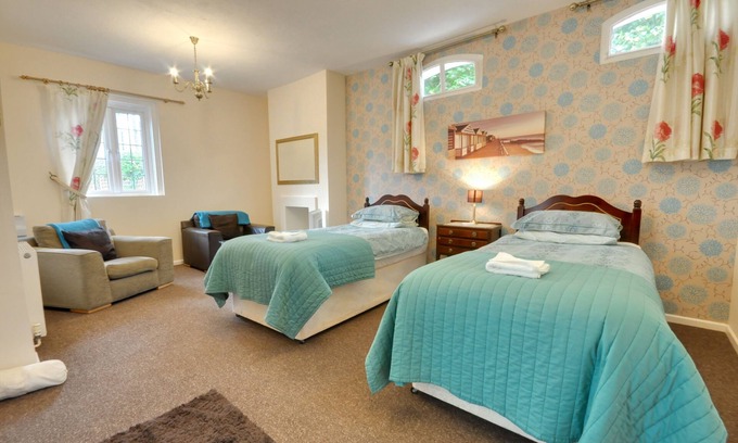 Bournemouth City Centre Apartment | Somerville Coach House 2 - a studio that sleeps 2 guests in 1 bedroom