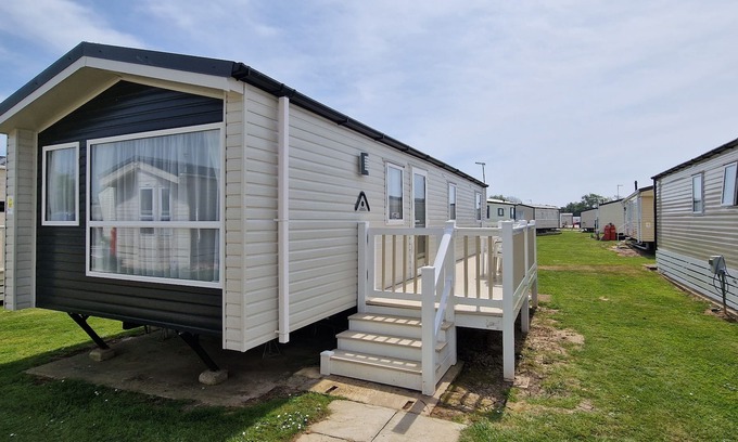 Icklesham House | Somewhere to Escape - Oasis (D/F)