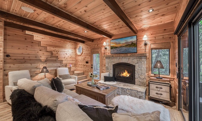 Tahoma House | Songbird Cabin at Chambers by Tahoe Getaways - Pet-Friendly 2 BR w/HOA Access