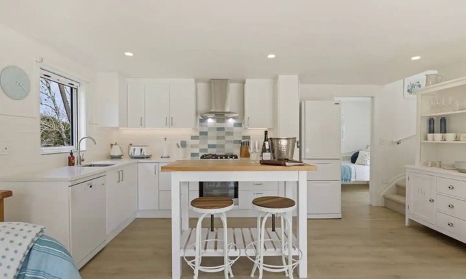 Leigh Cottage | Songbird Cottage - a luxury dog friendly hideaway