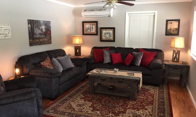 Waco Cottage | Songbird Haven - 2BR/1BA cottage 10 miles from Silos, Peaceful & CLEAN