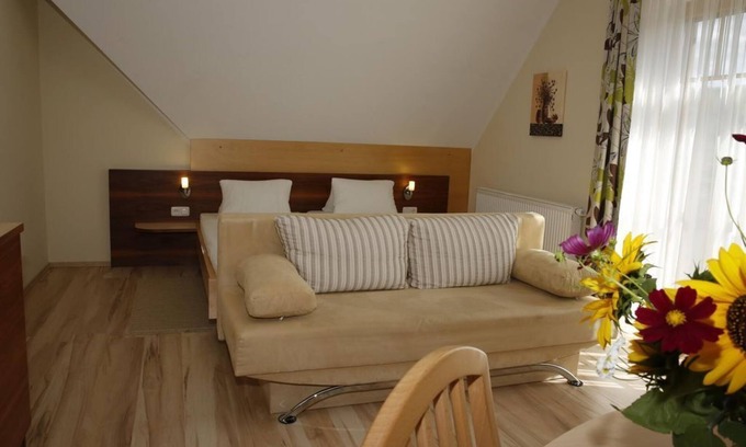 Loipersdorf bei Fuerstenfeld Apartment | Sonnenzimmer - Gästehaus Waldpanorama