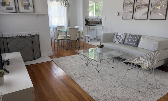Palms House | Soothing 2-bedroom house with AC in vibrant Los Angeles