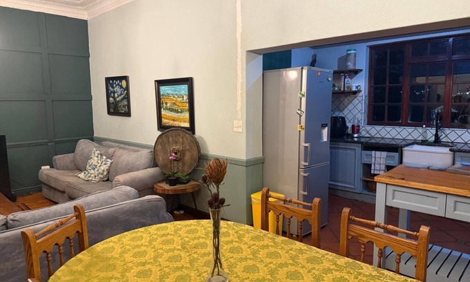 Greater Johannesburg Metropolitan Area Apartment | Soothing apartment with WiFi in vibrant Johannesburg