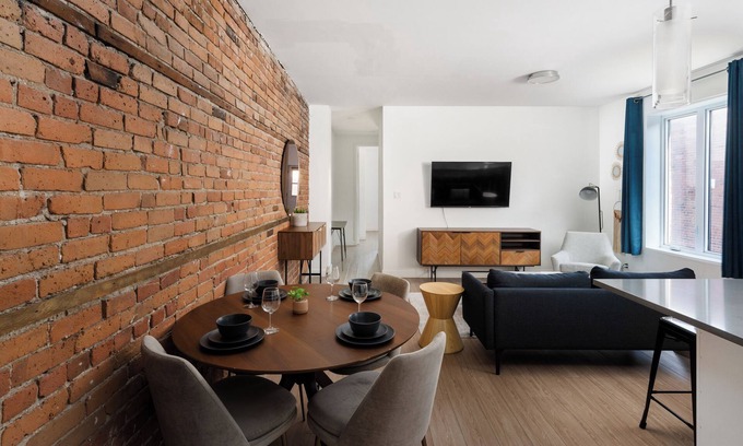 Mile End Apartment | Sophisticated Stay - Chic 2BR in Mile End/Plateau