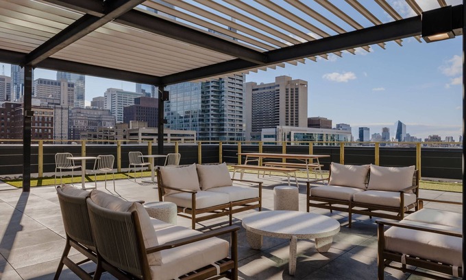 Logan Square Apartment | Sosuite One Bed Apt w Rooftop, Gym, Laundry