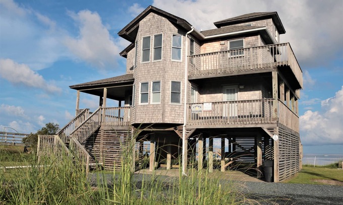 Spindrift Banks Cottage | Sound Front Cottage with spectacular Sunset Views, Short walk to the beach