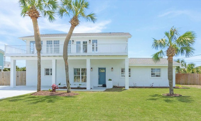 Villa Segunda House | Sound View - 5 Bedroom Home with POOL! Sleeps 20