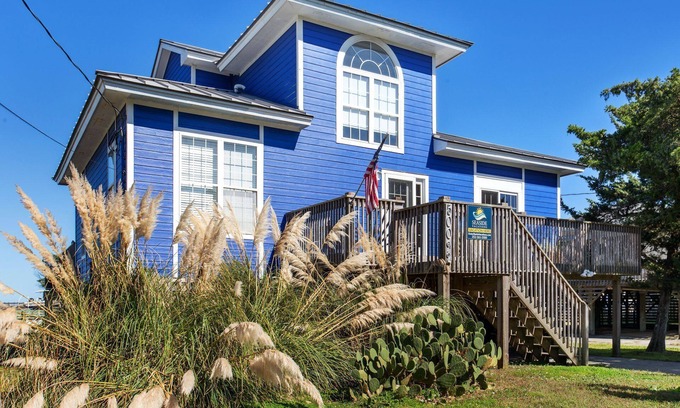 Brigands' Bay House | Soundfront Getaway w/Hot Tub – Dog Friendly