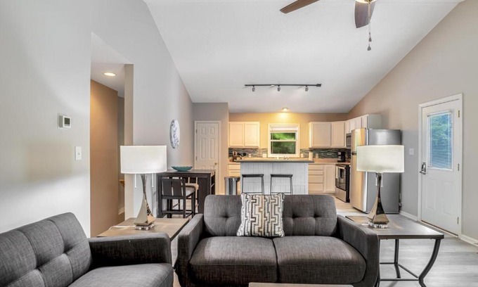 Royal Pines House | South Asheville Townhome 14 B