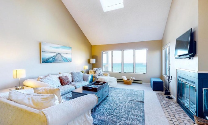 Glen Arbor Apartment | South Beach 9