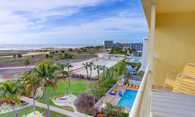 Treasure Island Condo | π
South Beach Condo #602 Top-Floor Gulf Front Views & Coastal Comfort
