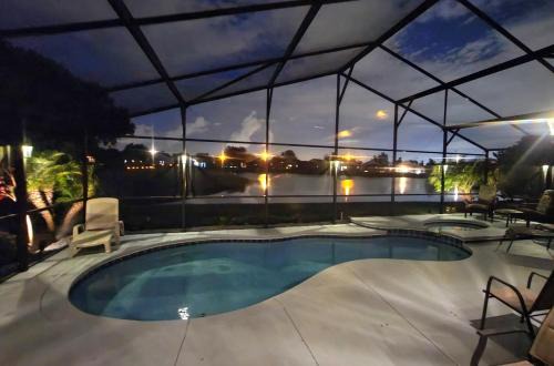 Crescent Lakes House | South Facing Private Pool with Lake View & Spa - Quiet Vacation Area - Family Friendly