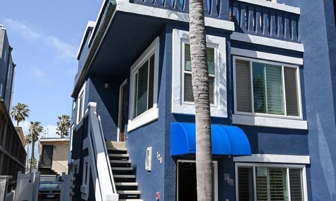 South Mission Beach Condo | South Mission Beach 2 Bedrooms/2 Bathrooms with View & Garage
