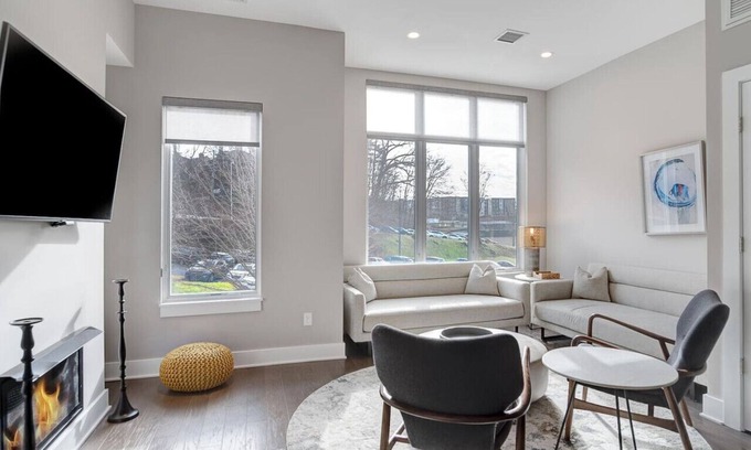 East End - Valley Street Apartment | South Slope Skyhaus with Rooftop Terrace